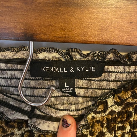 kendall and kylie off shoulder cheetah print top - Picture 2 of 3